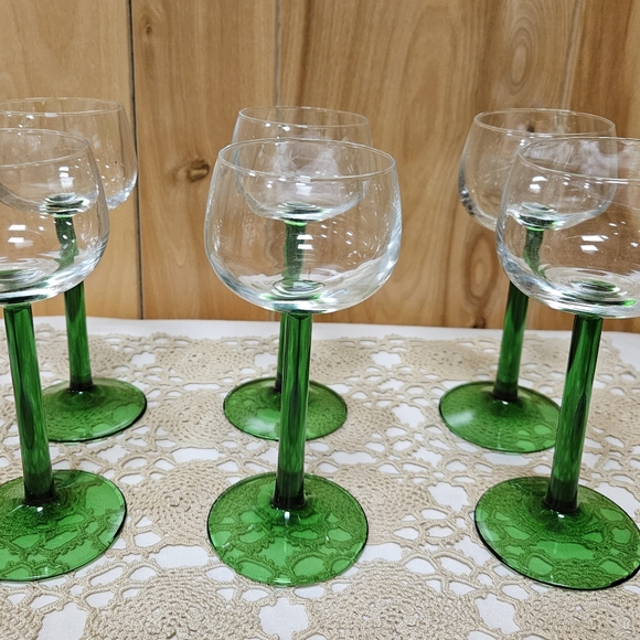 6 Piece Set Luminarc Riesling Wine Glasses With Green Stem Made In France - Picture 4 of 6